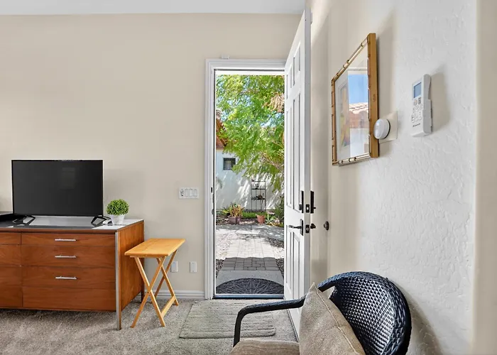 Elm Casita Apts